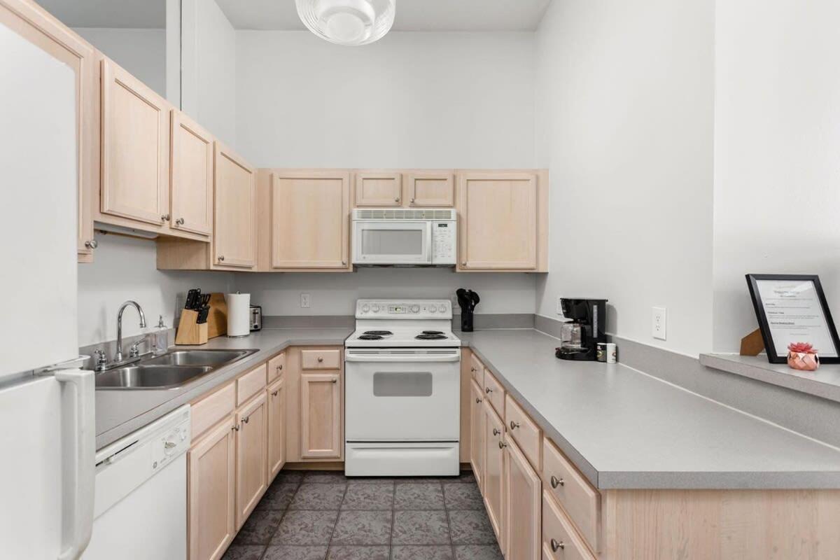 אינדיאנפוליס Modern Downtown Apartment 2Br 2Ba By Cozysuites מראה חיצוני תמונה