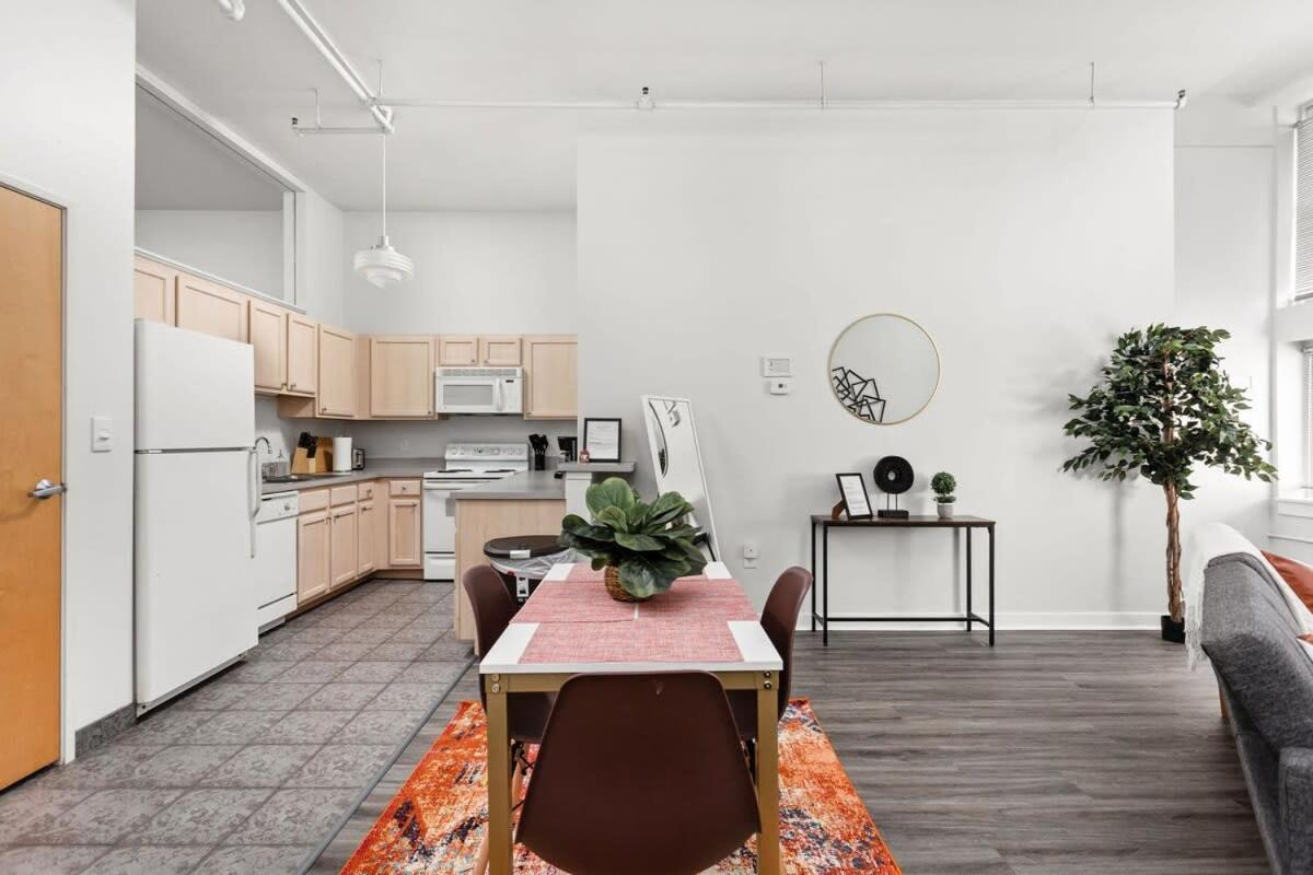 אינדיאנפוליס Modern Downtown Apartment 2Br 2Ba By Cozysuites מראה חיצוני תמונה